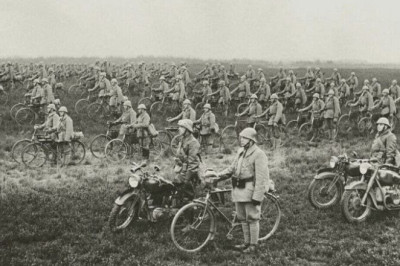 Велосипедный полк нидерландской армии накануне немецкого вторжения в 1940 году