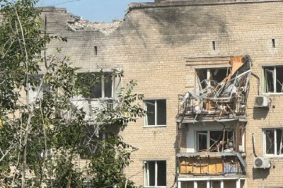 В Ростове атака БПЛА повредила несколько многоквартирных домов на улицах Тельмана и Лермонтовская, сообщил врио губернатора Слюсарь