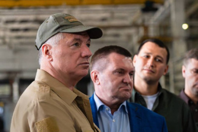 Завершая рабочую поездку в регион, вместе с губернатором Евгением Витальевичем Балицким провели совещание по социально-экономическому развитию