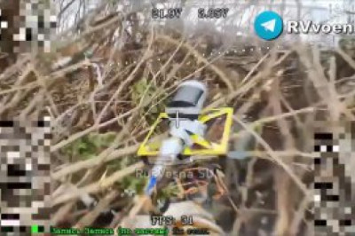 4-я база сжигает артиллерию врага, наступая на запорожский Орехов