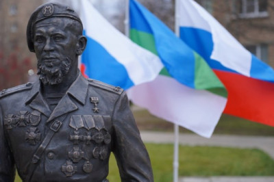 В Ухте открыли памятник Арсену Павлову – 