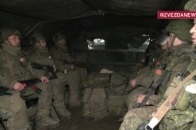 Военнослужащие КНДР с песнями проводят разминирование Курской области