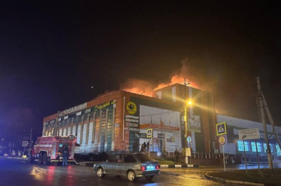 Дрон ВСУ атаковал ТЦ в российском городе