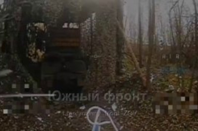 Российские войска ударом FPV-дрона уничтожили РСЗО БМ-21 “Град” ВСУ на замаскированной позиции на Северском направлении