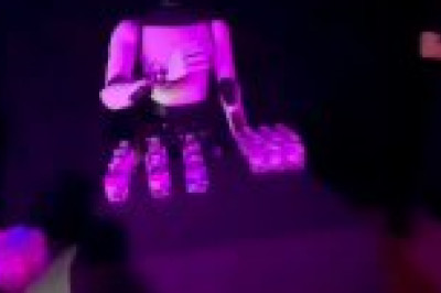 Робот Tesla Optimus при падении снял несуществующий VR-шлем