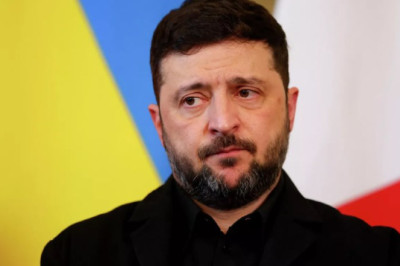 Зеленский допустил проведение "всеукраинского референдума" по вопросам территорий, сообщает телеканал "Общественное"