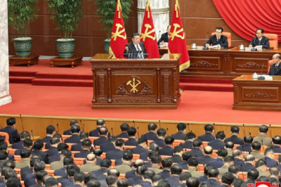 Плечом к плечу и в едином строю: помогавший освобождать Курскую область спецназ КНДР прошёл на параде с флагами РФ и под песню «Служить России»  "Вот так сегодня прошла колонна войск КНДР на военном параде