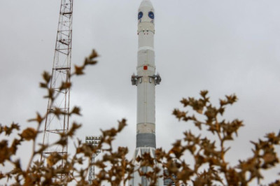 «Протон-М» со спутником «Электро-Л» №5 установили на стартовый стол Байконура