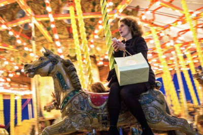 Парижан оставили без праздника: проводить новогодние торжества оказалось опасно