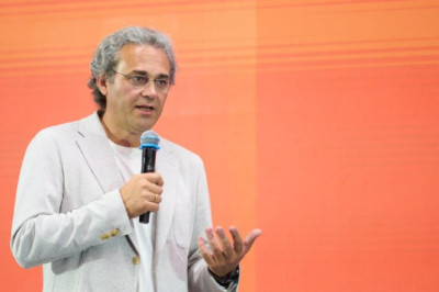 Не конкурент, а подмастерье: почему человеку не нужно соревноваться с нейросетью?