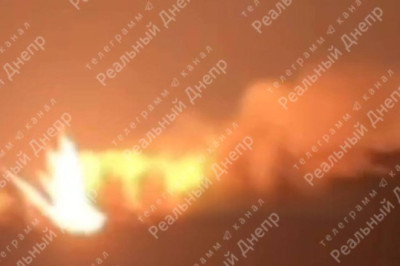 Взрывы и мощный пожар в Днепропетровске: атакованы объекты врага