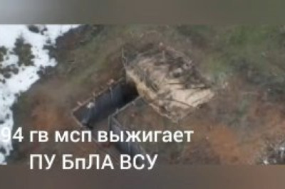 Осторожно – строго 18+ Российские военные подожгли дроном-камикадзе опорный пункт ВСУ в Запорожской области, в результате чего вражеский солдат в прямом смысле сгорел на работе, видео Telegram-канала "Мир I Перезагрузка"