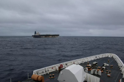 Двух российских моряков с танкера 