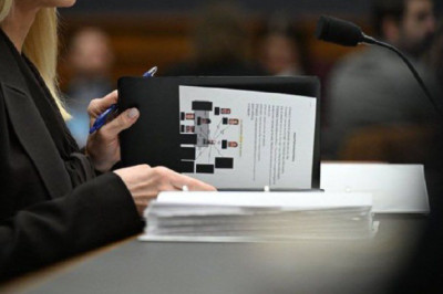 Еще из интересного: Пэм Бонди пришла на слушания в Конгресс с «козырем в рукаве» — фотографы засняли в её папке распечатку с заголовком «Jayapal Pramila Search History» («история поиска Прамилы Джайапал»)