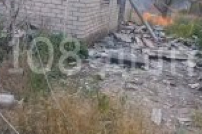 Российские военные идут через полыхающий населённый пункт Приморское в 15 км от Запорожья, видео Telegram-канала "Летучий голландец"