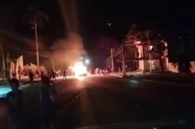 Протестующие на Кубе подожгли один из обкомов компартии